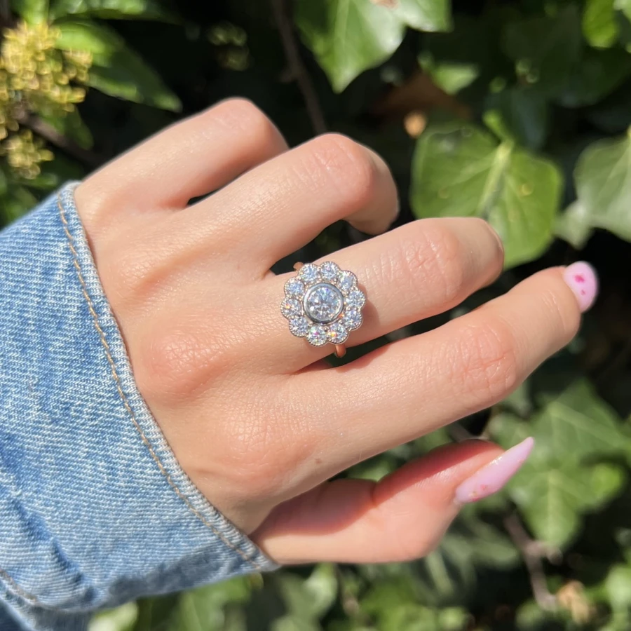 Pierścionek zaręczynowy z moissanitem 1,6ct Vintage: Blossom - złoto 585