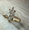 selena_makro.jpgPierścionek zaręczynowy z diamentem laboratoryjnym w szlifie markiza 1ct Halo: Selena