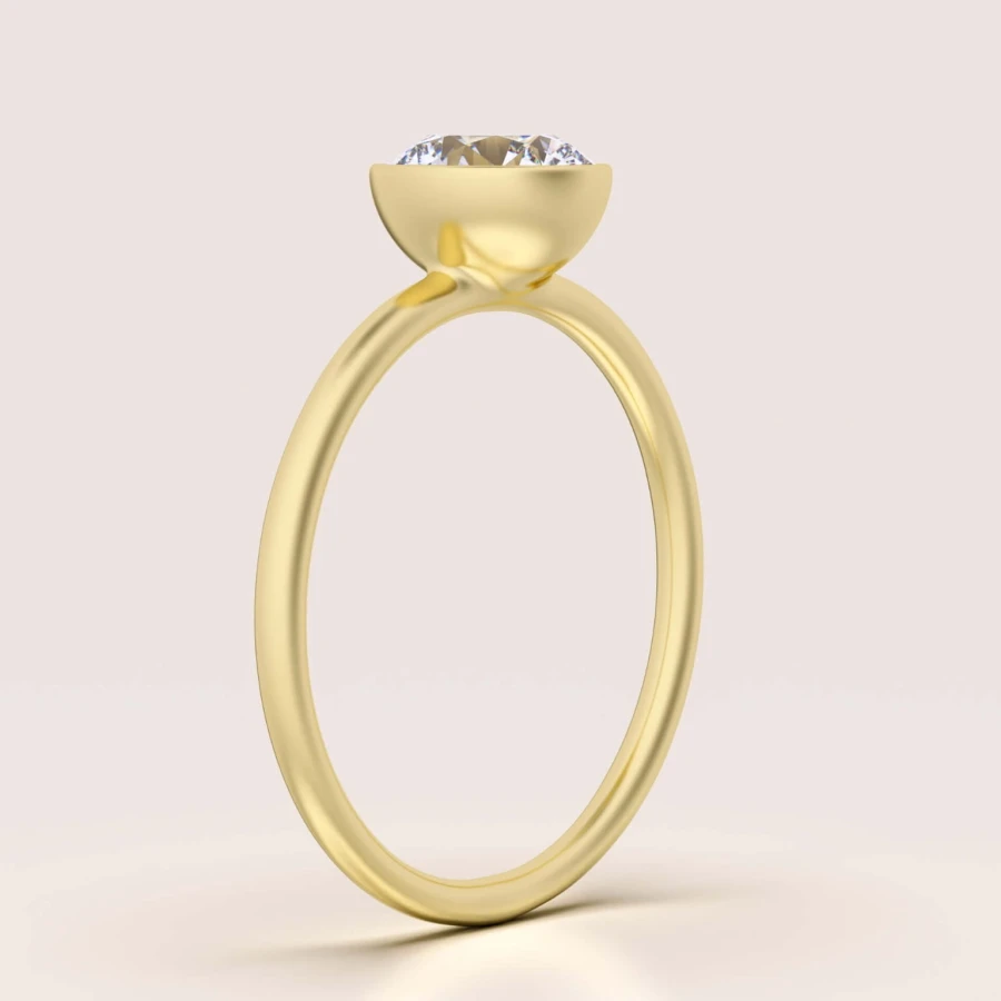 pierscionek-zareczynowy-bezel-hope-moissanit-1ct-szlif-brylantowy-bok-zolte-zloto-hariets..jpg