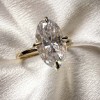 pierscionek-zareczynowy-royal-stones-stella-moissanit-3_5ct-szlif-owalny-zblizenie-front-zolte-zloto-hariets.jpg