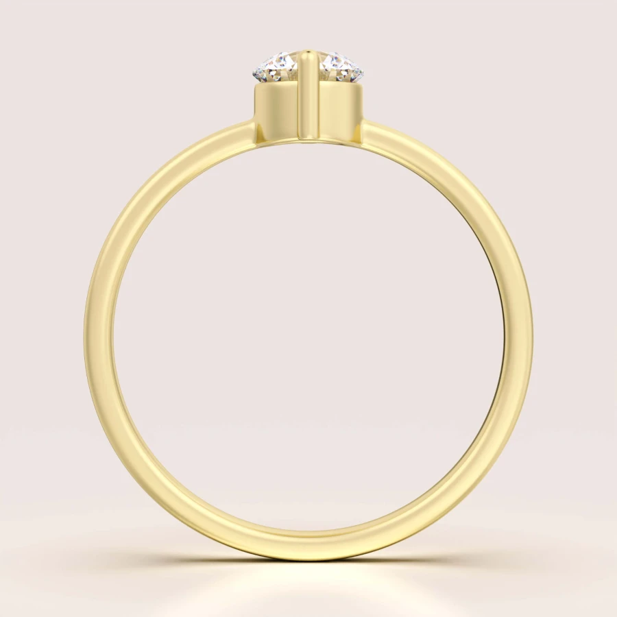 pierscionek-zareczynowy-petit-moissanit-0-5ct-szlif-brylantowy-front-zolte-zloto-enigma-hariets.jpg