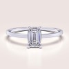 pierscionek-zareczynowy-petit-diament-laboratoryjny-0-5ct-szlif-szmaragdowy-biale-zloto-finesse-hariets.jpg