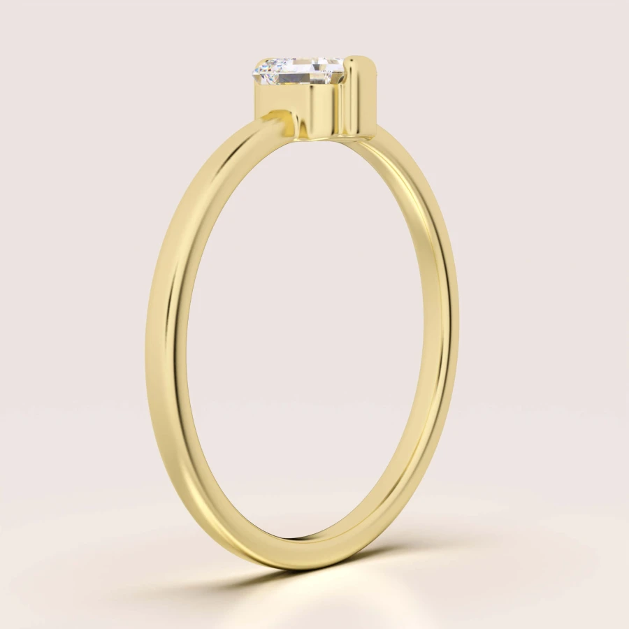 pierscionek-zareczynowy-petit-moissanit-0-5ct-szlif-asscher-bok-zolte-zloto-ray-hariets.jpg
