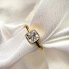 pierscionek-zareczynowy-bezel-moissanit-1ct-szlif-asscher-zblizenie-zolte-zloto-ray-hariets.jpg