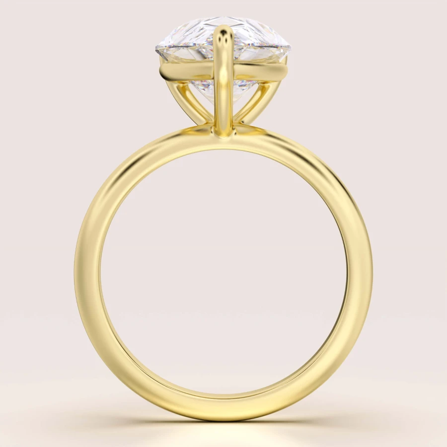 pierscionek-zareczynowy-royal-srones-moissanit-4ct-szlif-gruszka-front-zolte-zloto-glitare-hariets.jpg