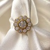 pierscionek-zareczynowy-vintage-moissanit-1-6ct-szlif-brylantowy-zbliżenie-zolte-zloto-blossom-hariets.jpg