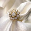 pierscionek-zareczynowy-vintage-moissanit-1-6ct-szlif-brylantowy-zbliżenie2-zolte-zloto-blossom-hariets.jpg