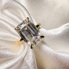 pierscionek-zareczynowy-royal-stones-moissanit-5ct-szlif-szmaragdowy-zblizenie-srebro-nobilis-hariets.jpg