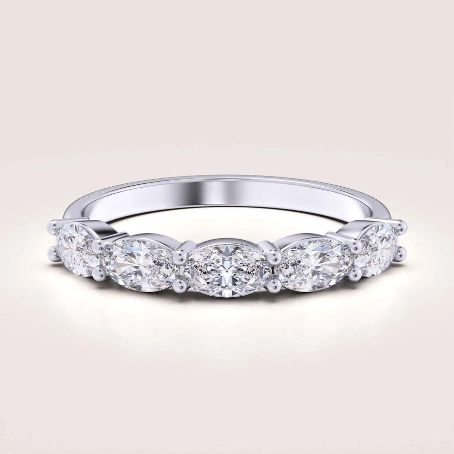 obraczka-z-piecioma-moissanitami-1-5ct-szlif-owalny-biale-zloto-ovalia-hariets.jpg