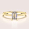 pierscionek-zareczynowy-petit-diament-laboratoryjny-0-5ct-szlif-szmaragdowy-zolte-zloto-finesse-hariets.jpg