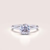pierscionek-zareczynowy-bezel-hope-moissanit-1ct-szlif-brylantowy-srebro-hariets.jpg