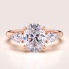 pierscionek-zareczynowy-trinity-seraphina-moissanit-2ct-centralny-szlif-owalny-rozowe-zloto-hariets.jpg