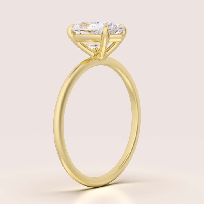 pierscionek-zareczynowy-solitaire-lumiere-diament-laboratoryjny-1-5ct-szlif-gruszka-bok-zolte-zloto-hariets.jpg