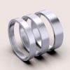 obraczka-plaska-z-moissanitem-3mm-4mm-5mm-biale-zloto-hariets.jpg
