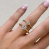 pierscionek-zareczynowy-the-one-diament-laboratoryjny-igi-0-5ct-i-1ct-szlif-brylatowy-zolte-zloto-na-palcu-hariets.jpg