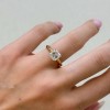 pierscionek-zareczynowy-moissanit-2ct-szlif-asscher-srebro-na-palcu-vivid-hariets.JPG