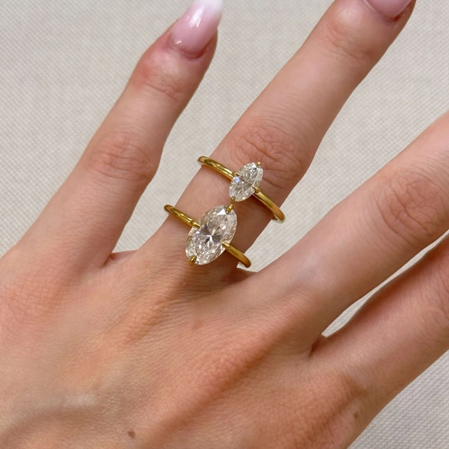 pierscionek-zareczynowy-royal-stones-stella-moissanit-3_5ct-szlif-owalny-na-palcu-porownanie-zloto-hariets.JPG
