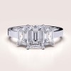 pierscionek-zareczynowy-trinity-diament-laboratoryjny-3ct-szlif-szmaragdowy-biale-zloto-envy-hariets.jpg