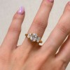 pierscionek-zareczynowy-trinity-moissanit-3ct-szlif-owalny-na-palcu-zolte-zloto-evoris-hariets.jpg