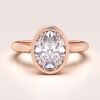 pierscionek-zareczynowy-bezel-moissanit-1-2ct-szlif-owalny-rozowe-zloto-amora-hariets.jpg