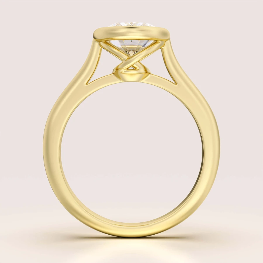 pierscionek-zareczynowy-bezel-moissanit-1-2ct-szlif-owalny-front-zolte-zloto-amora-hariets.jpg