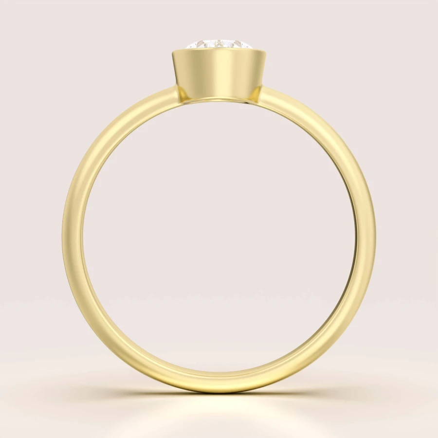 pierscionek-zareczynowy-bezel-moissanit-0-5ct-szlif-owalny-front-zolte-zloto-pure-hariets.jpg