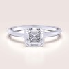 pierscionek-zareczynowy-bezel-moissanit-1ct-szlif-asscher-biale-zloto-ray-hariets.jpg