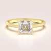 pierscionek-zareczynowy-bezel-moissanit-1ct-szlif-asscher-zolte-zloto-ray-hariets.jpg
