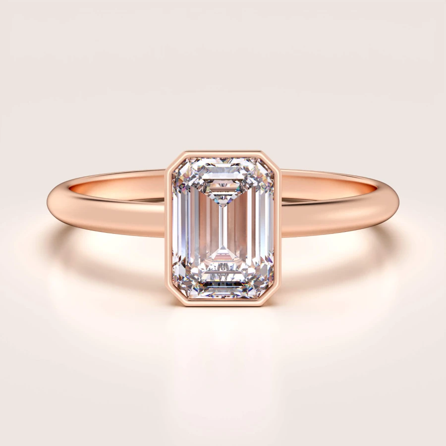 pierscionek-zareczynowy-bezel-moissanit-1ct-szlif-szmaragdowy-rozowe-zloto-stellar-hariets.jpg