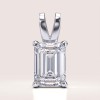 zawieszka-z-moissanitem-1ct-szlif-szmaragdowy-biale-zloto-hariets.jpg