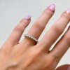 obraczka-eternity-moissanitami-3mm-szlif-brylantowy-na-palcu-zolte-zloto-hariets.JPG