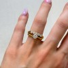 obraczka-z-piecioma-moissanitami-0-5ct-szlif-brylantowy-na-palcu-inspiracja-zolte-zloto-bangle-hariets.JPG