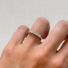 obraczka-z-piecioma-moissanitami-0-5ct-szlif-brylantowy-na-palcu-bok-srebro-bangle-hariets.jpg