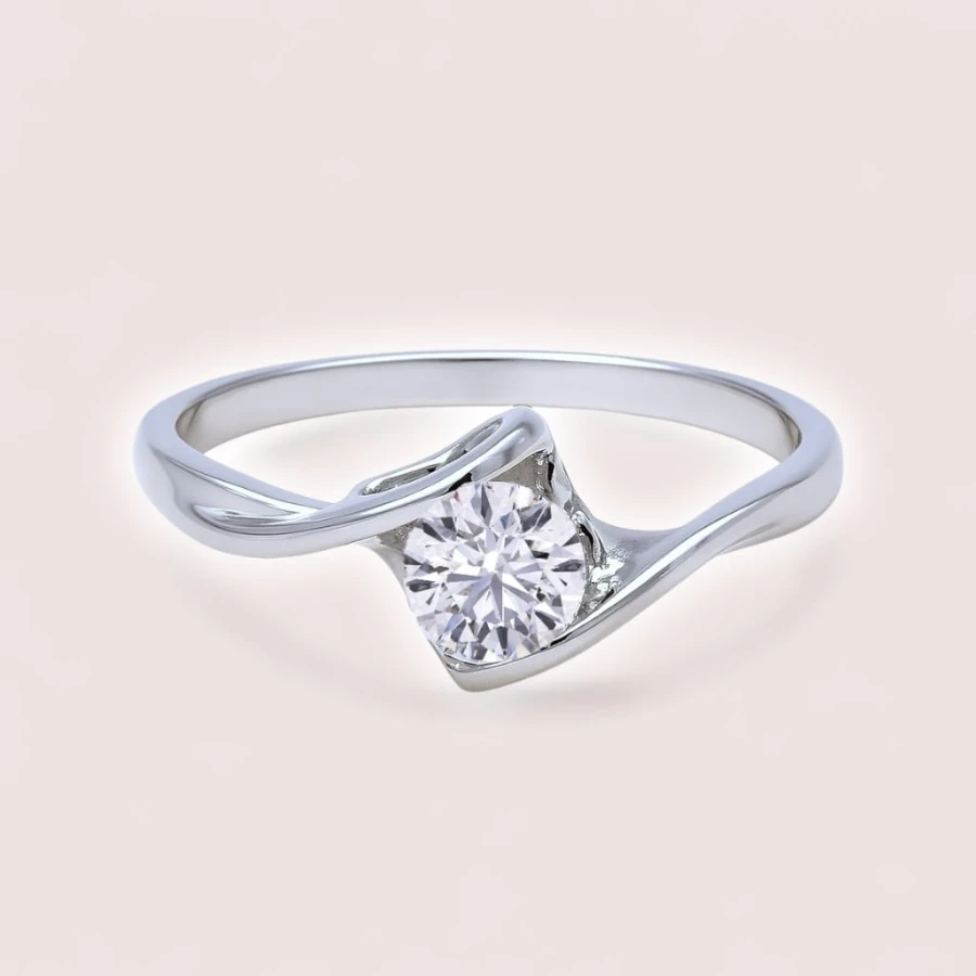 pierscionek-moissanit-0-4ct-szlif-brylantowy-serce-srebro-love-hariets.JPG
