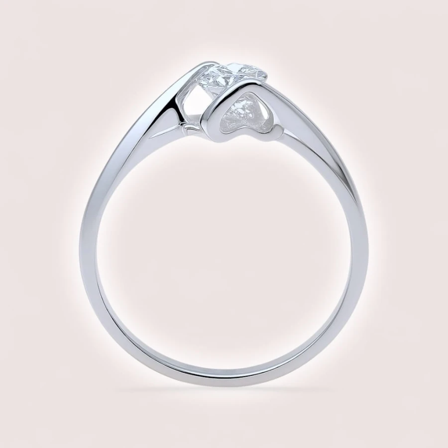 pierscionek-moissanit-0-4ct-szlif-brylantowy-serce-srebro-front-love-hariets.JPG
