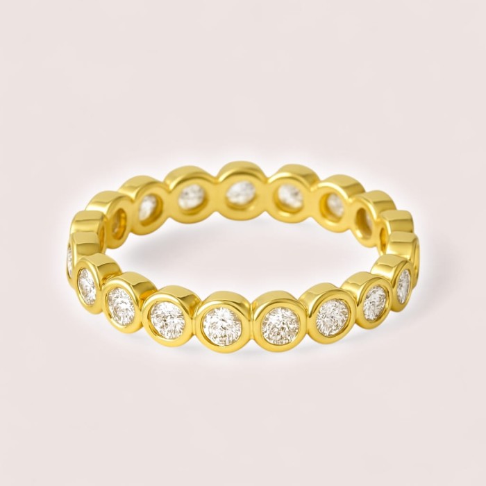 obrączka-eternity-z-moissanitami-3mm-szli-brylantowy-bezel-srebro-pozlacane-sparkloop-hariets.jpg