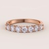 obraczka-z-siedmioma-moissanitami-0-7ct-szlif-brylantowy-rozowe-zloto-bangle-hariets.jpg
