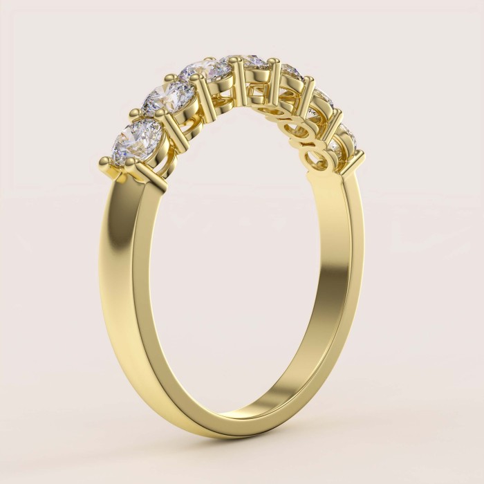 obraczka-z-siedmioma-moissanitami-0-7ct-szlif-brylantowy-bok-zolte-zloto-bangle-hariets.jpg