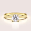 pierscionek-zareczynowy-solitaire-flare-moissanit-0-5ct-szlif-btylantowy-zolte-zloto-hariets.jpg