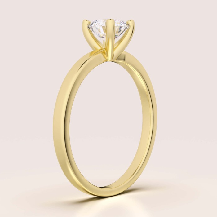 pierscionek-zareczynowy-solitaire-flare-moissanit-0-5ct-szlif-btylantowy-bok-zolte-zloto-hariets.jpg