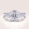 pierscionek-zareczynowy-trinity-seraphina-moissanit-2ct-centralny-szlif-owalny-biale-zloto-hariets.jpg