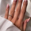 pierscionek-zareczynowy-solitaire-soleil-moissanit-0-3ct-szlif-brylantowy-na-palcu-zolte-zloto-hariets.jpg