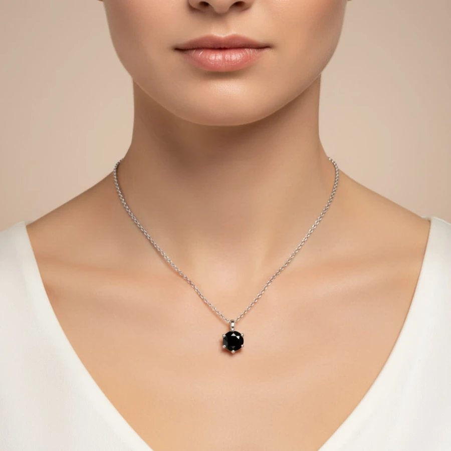 naszyjnik-z-czarnym-moissanitem-1ct-srebro-sparkle-hariets-szyja.JPG