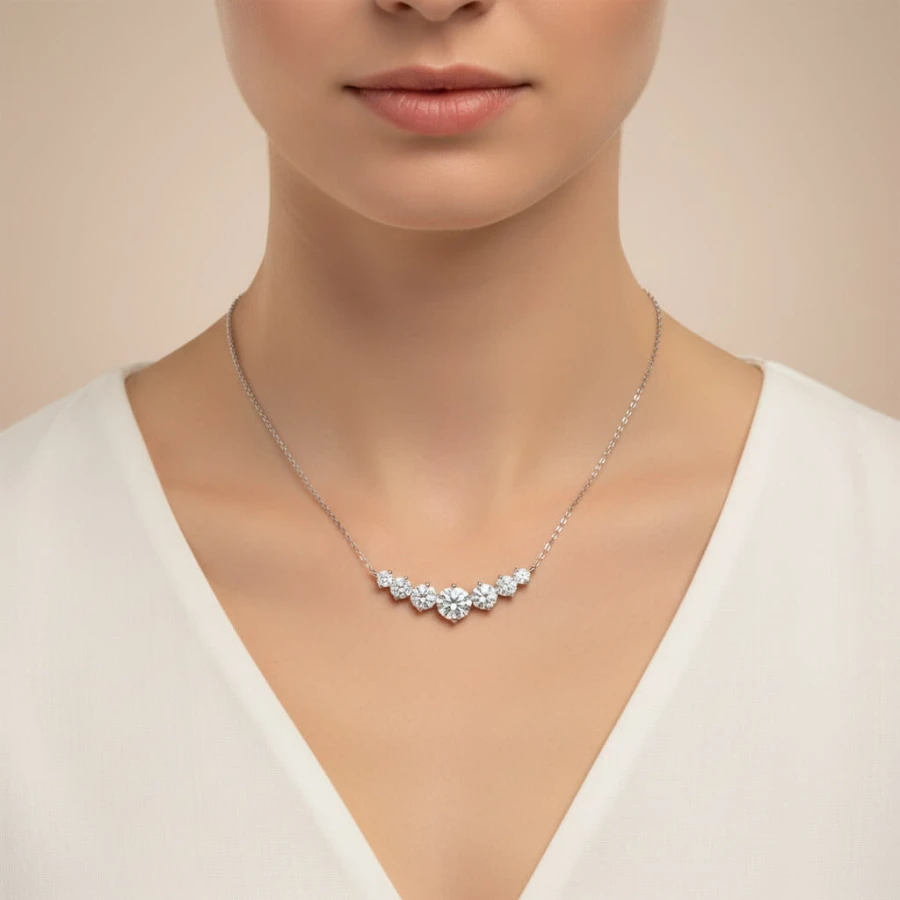 naszyjnik-z-moissanitami-srebro-na-modelce-twinkle-hariets.jpg