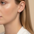 kolczyki-sztyfty-z-moissanitem-1ct-szlif-serce-na-modelce-zloto-hariets.JPG