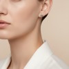 kolczyki-sztyfty-z-zielonym-moissanitem-1ct-srebro-na-modelce-hariets.jpg