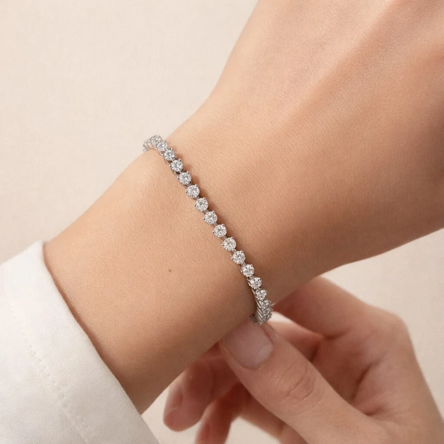 bransoletka-z-moissanitami-3mm-3claw-srebro-na-modelce-hariets.jpg