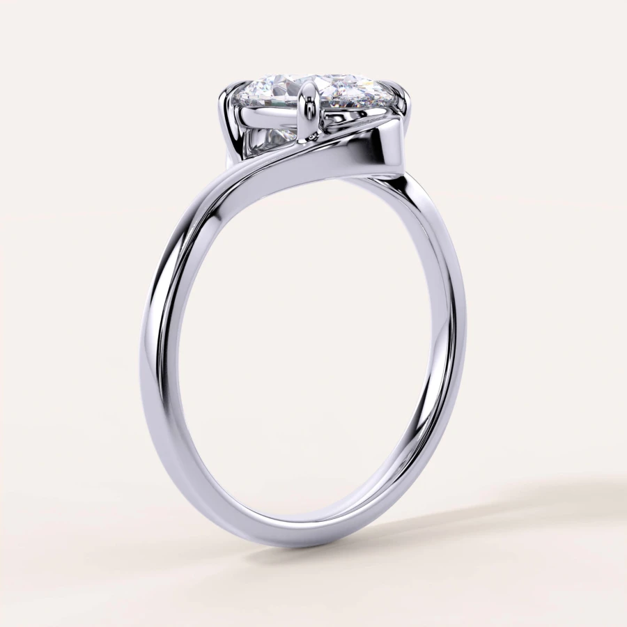pierscionek-z-moissanitem-w-szlifie-owalnym-2ct-zakrzywiona szyna-srebro-bok-muse-hariets.jpg