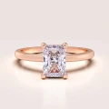 pierscionek-zareczynowy-solitaire-verity-moissanit-1ct-szlif-radiant-rozowe-zloto-hariets.jpg