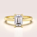 pierscionek-zareczynowy-solitaire-rapture-moissanit-1ct-szlif-szmaragdowy-zolte-zloto-hariets.jpg